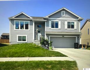 7762 N 87th Street, Omaha, NE 68122