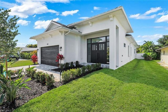 668 93rd AVE N, Naples, FL 34108