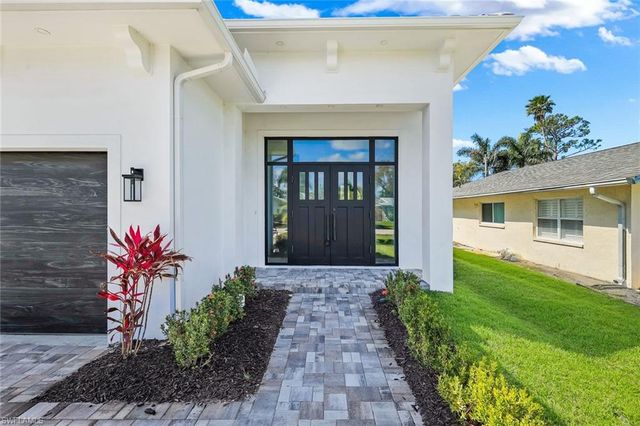 668 93rd AVE N, Naples, FL 34108