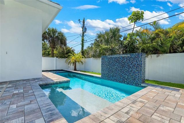 668 93rd AVE N, Naples, FL 34108