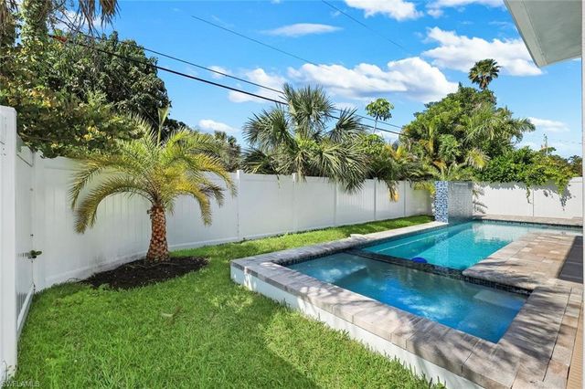 668 93rd AVE N, Naples, FL 34108