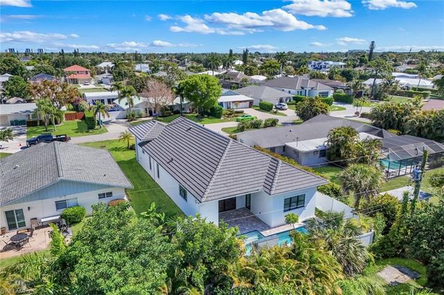 668 93rd AVE N, Naples, FL 34108