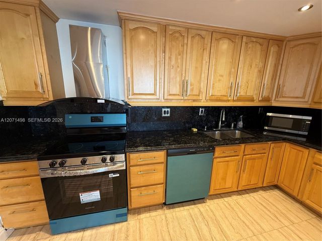 19380 Collins Avenue PH-11, Sunny Isles Beach, FL 33160