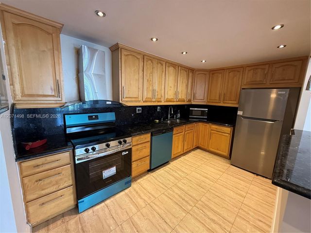 19380 Collins Avenue PH-11, Sunny Isles Beach, FL 33160