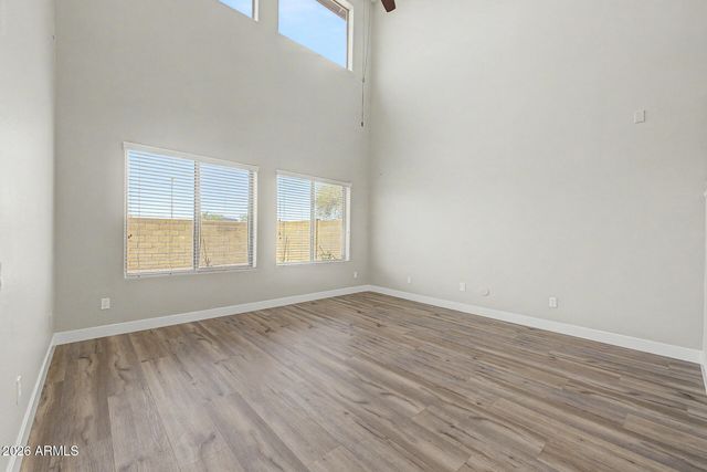 2042 W DAVIS Road, Phoenix, AZ 85023