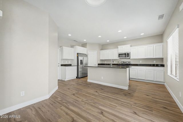 2042 W DAVIS Road, Phoenix, AZ 85023
