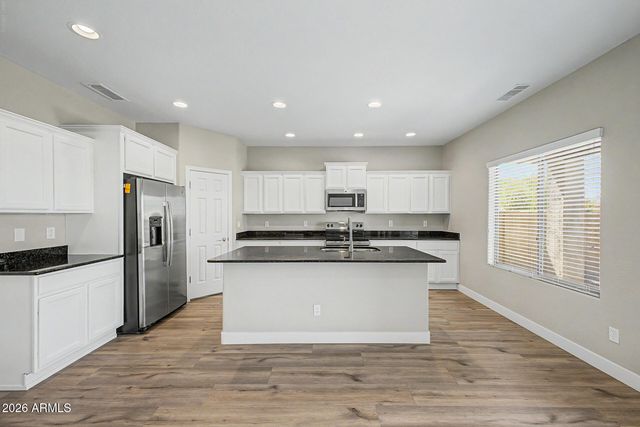 2042 W DAVIS Road, Phoenix, AZ 85023