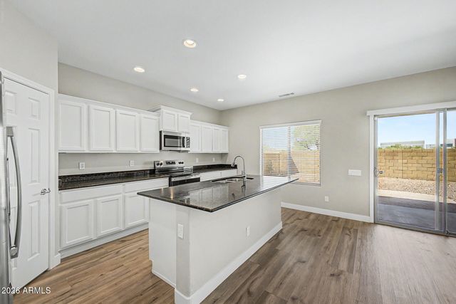 2042 W DAVIS Road, Phoenix, AZ 85023
