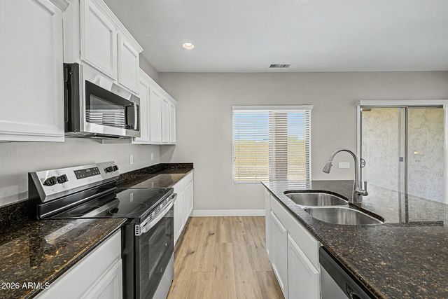 2042 W DAVIS Road, Phoenix, AZ 85023