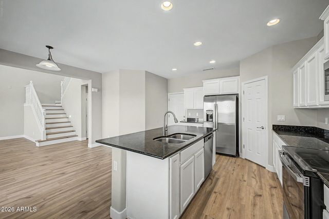 2042 W DAVIS Road, Phoenix, AZ 85023