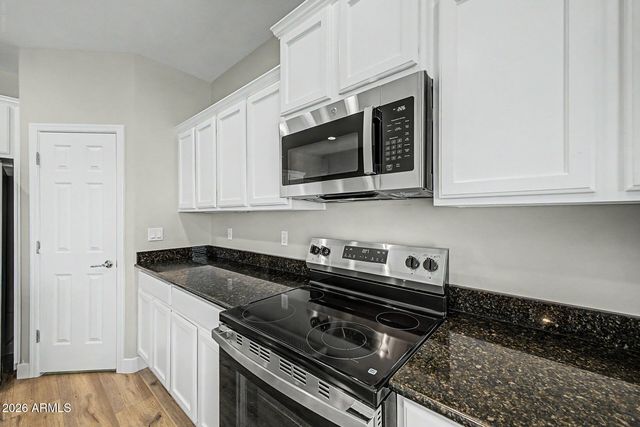 2042 W DAVIS Road, Phoenix, AZ 85023