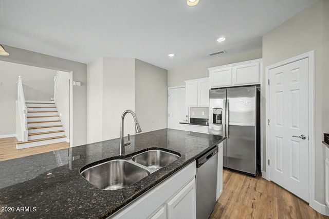 2042 W DAVIS Road, Phoenix, AZ 85023