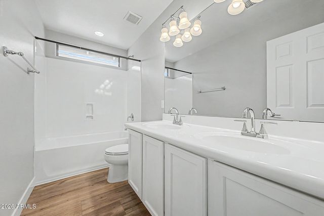2042 W DAVIS Road, Phoenix, AZ 85023