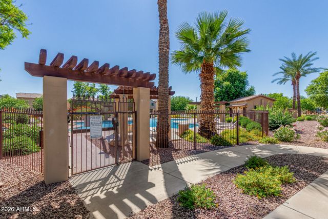 2042 W DAVIS Road, Phoenix, AZ 85023
