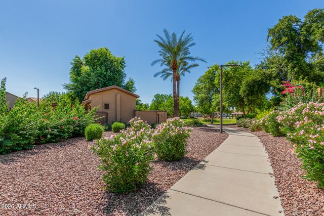 2042 W DAVIS Road, Phoenix, AZ 85023