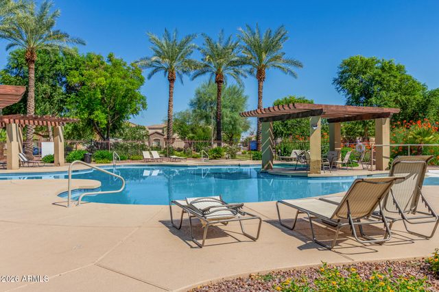 2042 W DAVIS Road, Phoenix, AZ 85023