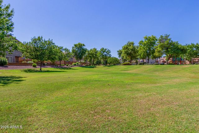 2042 W DAVIS Road, Phoenix, AZ 85023