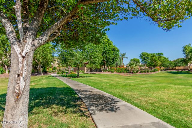 2042 W DAVIS Road, Phoenix, AZ 85023