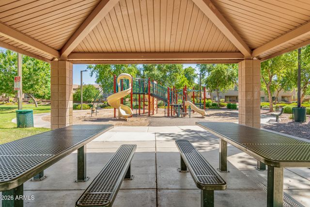 2042 W DAVIS Road, Phoenix, AZ 85023
