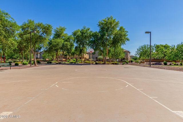 2042 W DAVIS Road, Phoenix, AZ 85023