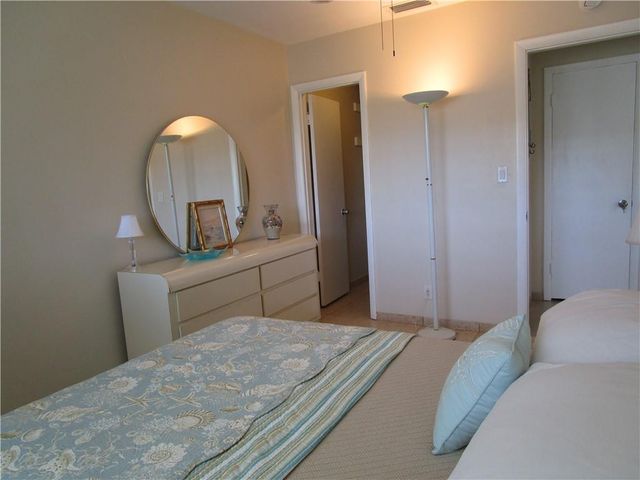 2000 NE 51st Court 201, Fort Lauderdale, FL 33308