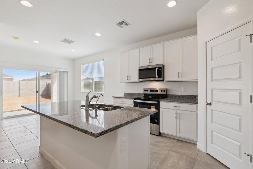 5562 E Darwin Drive, San Tan Valley, AZ 85140 — photo 4