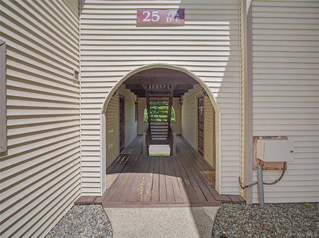 25 Village Park Drive 2F, Fishkill, NY 12524