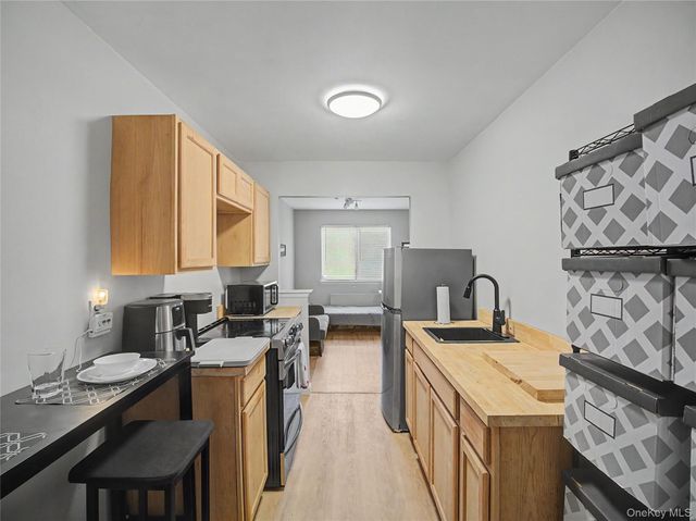 25 Village Park Drive 2F, Fishkill, NY 12524