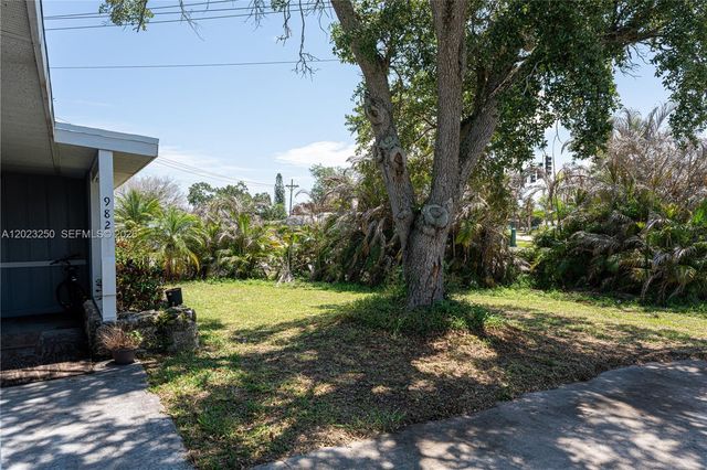 982 SW Airoso Boulevard, Port St. Lucie, Port St Lucie, FL 34983