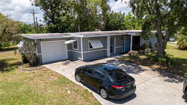 982 SW Airoso Boulevard, Port St. Lucie, Port St Lucie, FL 34983
