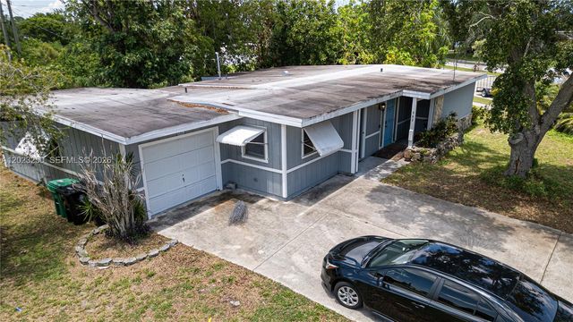 982 SW Airoso Boulevard, Port St. Lucie, Port St Lucie, FL 34983