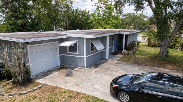 982 SW Airoso Boulevard, Port St. Lucie, Port St Lucie, FL 34983