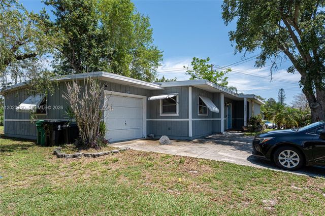 982 SW Airoso Boulevard, Port St. Lucie, Port St Lucie, FL 34983