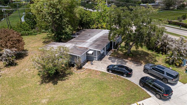 982 SW Airoso Boulevard, Port St. Lucie, Port St Lucie, FL 34983