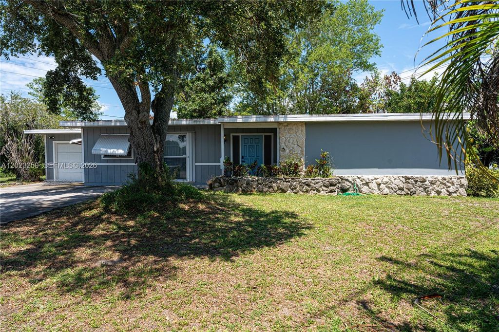 982 SW Airoso Boulevard, Port St. Lucie, Port St Lucie, FL 34983
