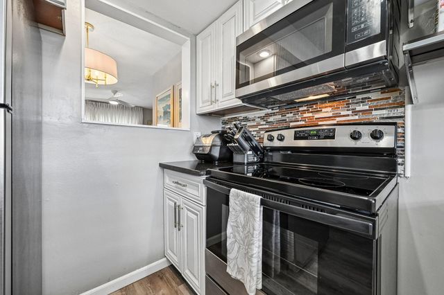 312 NE 17th Avenue 202, Boynton Beach, FL 33435