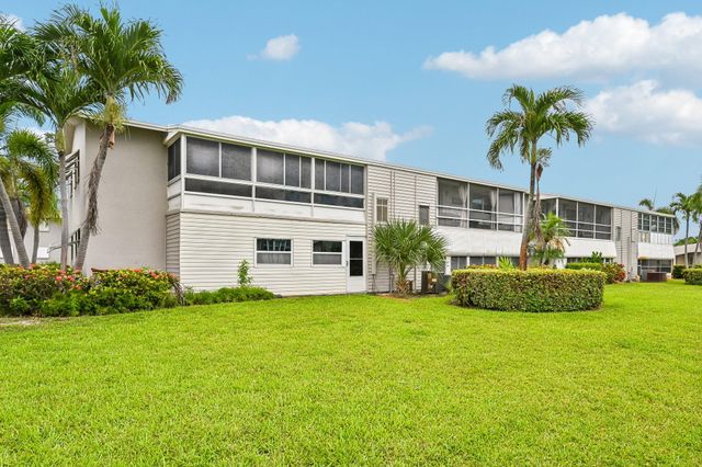312 NE 17th Avenue 202, Boynton Beach, FL 33435