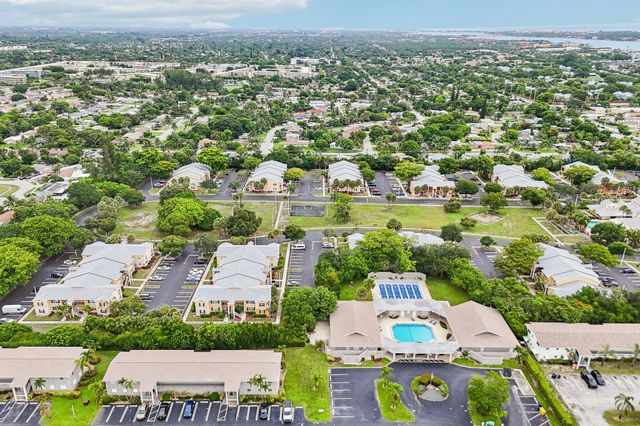 312 NE 17th Avenue 202, Boynton Beach, FL 33435