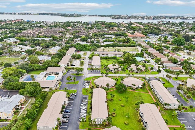 312 NE 17th Avenue 202, Boynton Beach, FL 33435