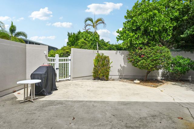 312 NE 17th Avenue 202, Boynton Beach, FL 33435