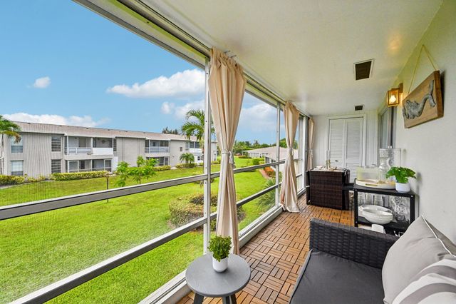 312 NE 17th Avenue 202, Boynton Beach, FL 33435