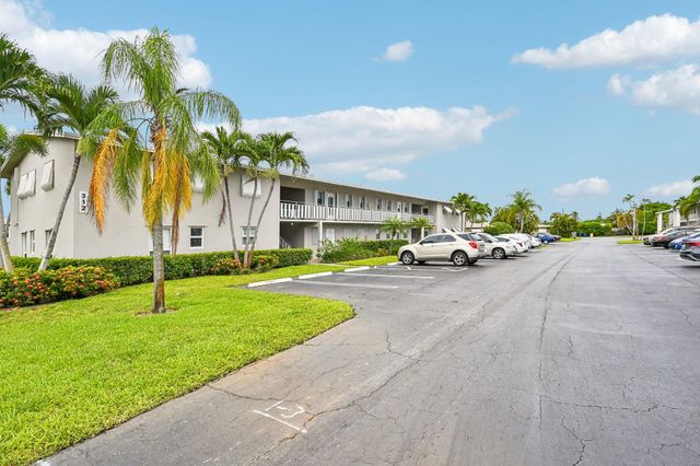 312 NE 17th Avenue 202, Boynton Beach, FL 33435