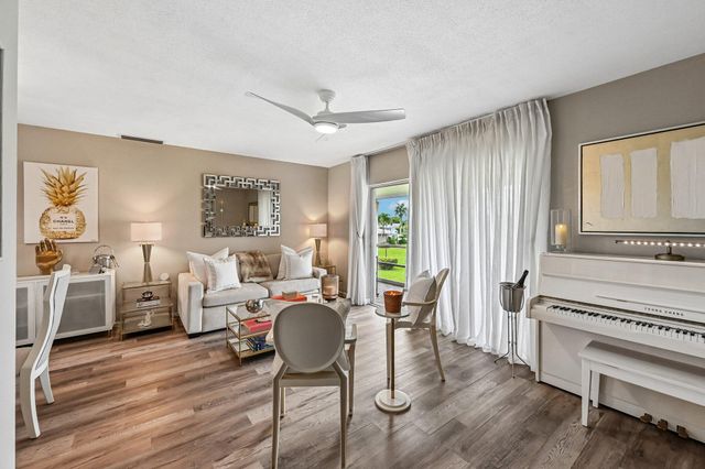 312 NE 17th Avenue 202, Boynton Beach, FL 33435