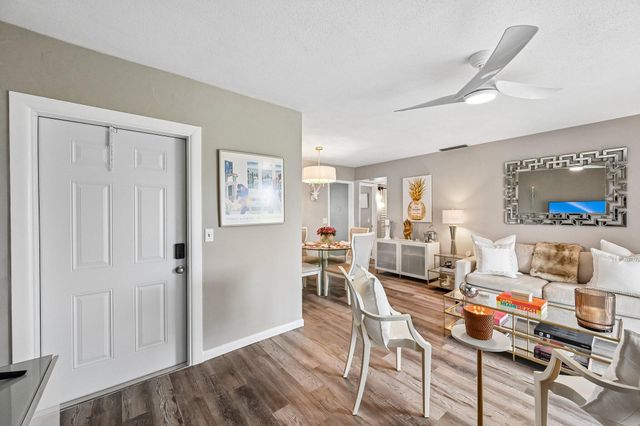 312 NE 17th Avenue 202, Boynton Beach, FL 33435