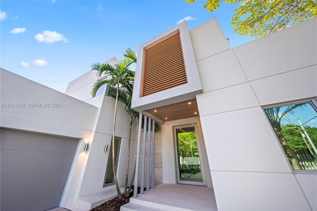 3200 Calusa St, Coconut Grove, FL 33133