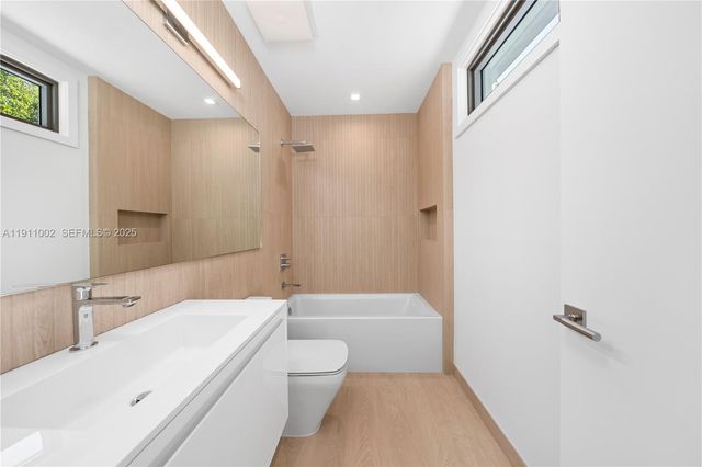 3200 Calusa St, Coconut Grove, FL 33133