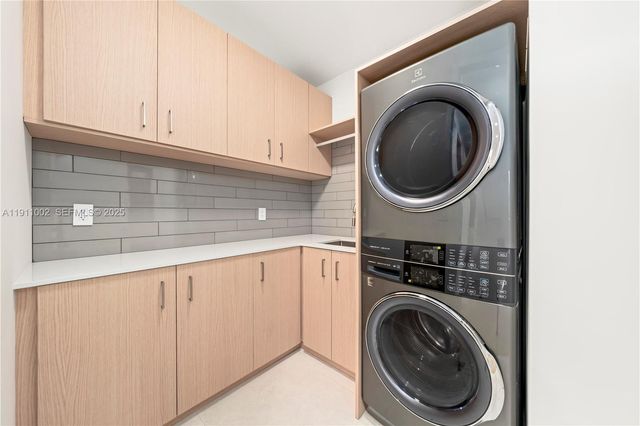 3200 Calusa St, Coconut Grove, FL 33133