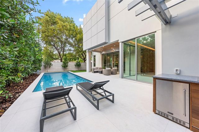 3200 Calusa St, Coconut Grove, FL 33133