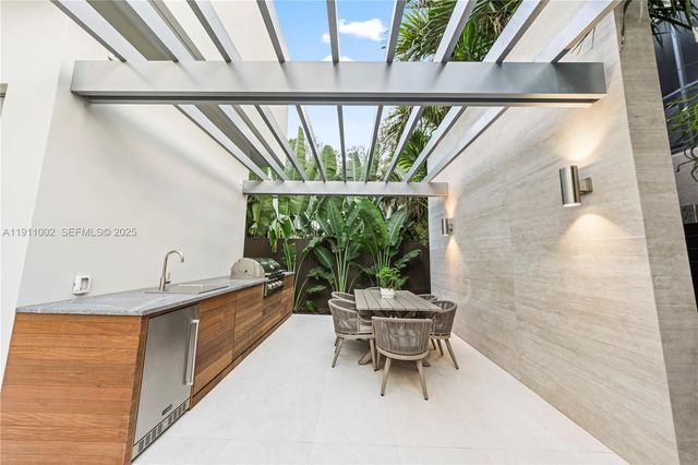 3200 Calusa St, Coconut Grove, FL 33133