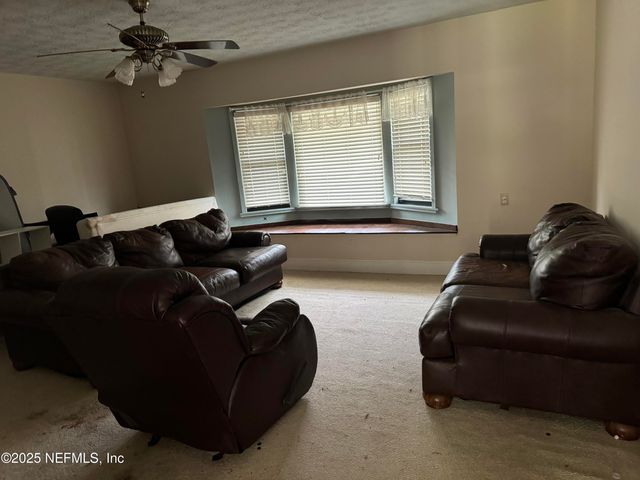 133 KNIGHT BOXX Road, Middleburg, FL 32068